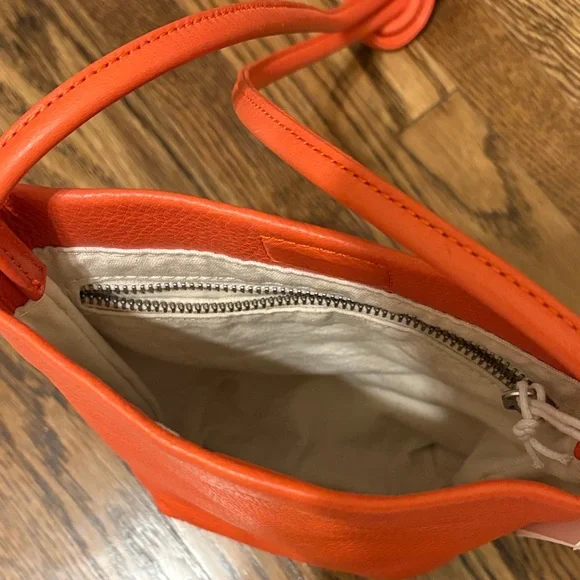 BAGGU Vibrant Orange Crossbody Bag - Picture 6 of 7